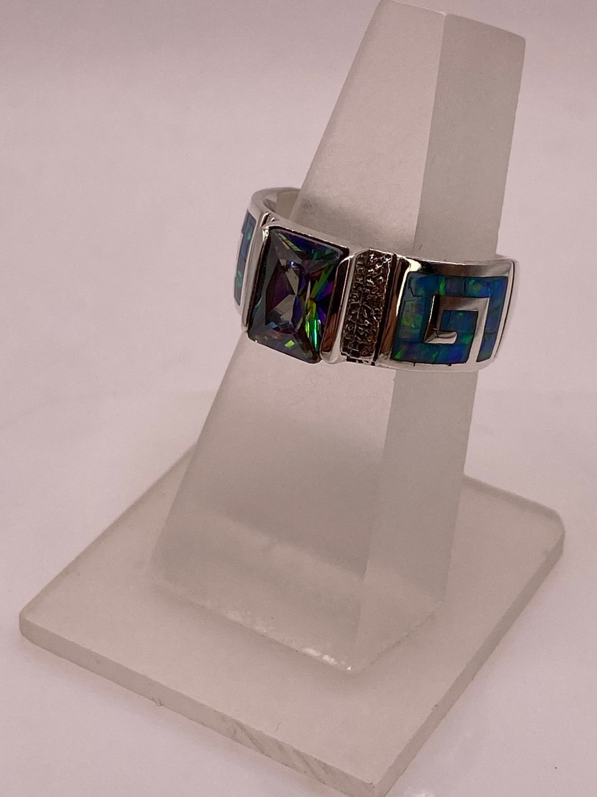 Anillo de Greca Geométrica con Ópalo de Fuego y Zirconia en Plata .950, vista frontal