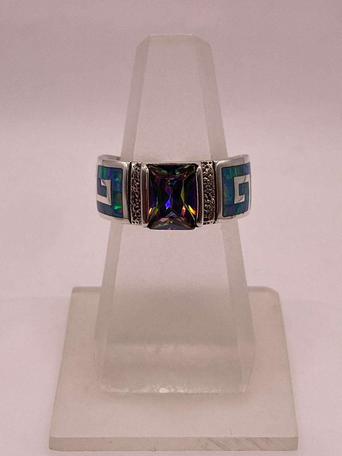 Anillo de Greca Geométrica con Ópalo de Fuego y Zirconia en Plata .950, vista lateral
