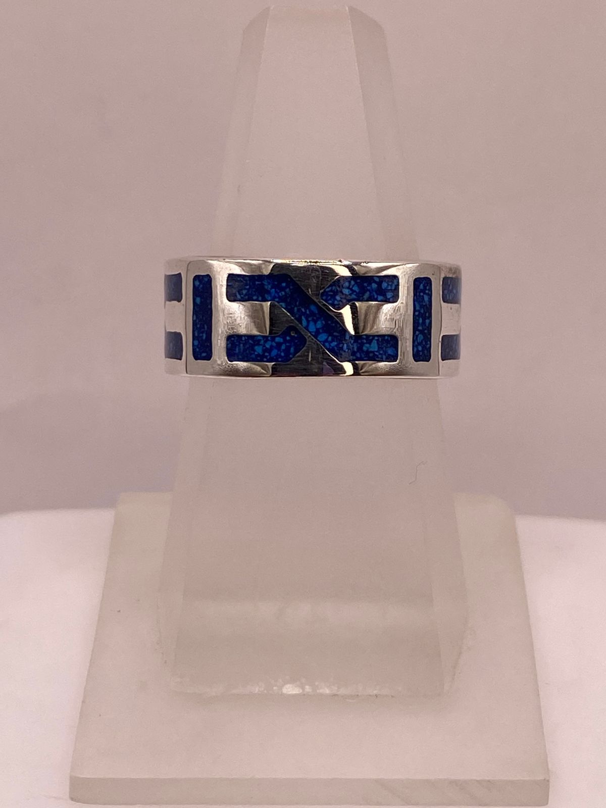 Anillo Greca Geométrica con Piedra Incrustada Azul de Plata .925 — vista lateral