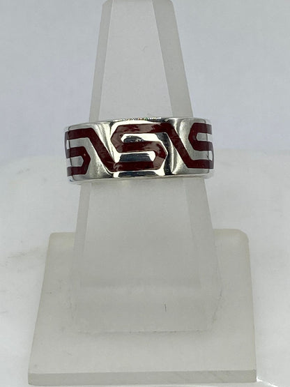 Anillo Greca Geométrica en Coral Rojo — vista lateral