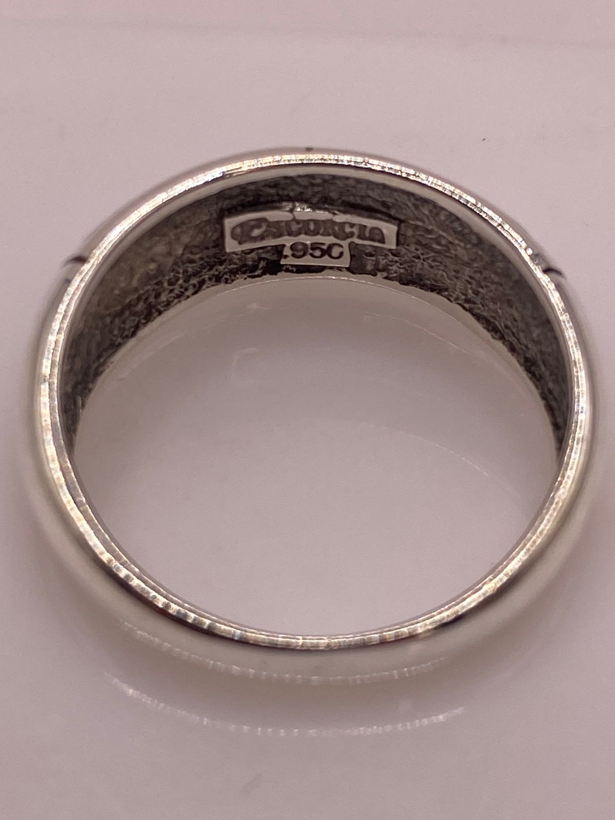 Anillo Greca Geomitrica con Ópalo de Fuego en Plata .950, sello de autenticidad Plata Ley .925