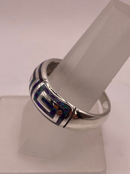 Anillo Greca Geomitrica con Ópalo de Fuego en Plata .950, vista de detalle