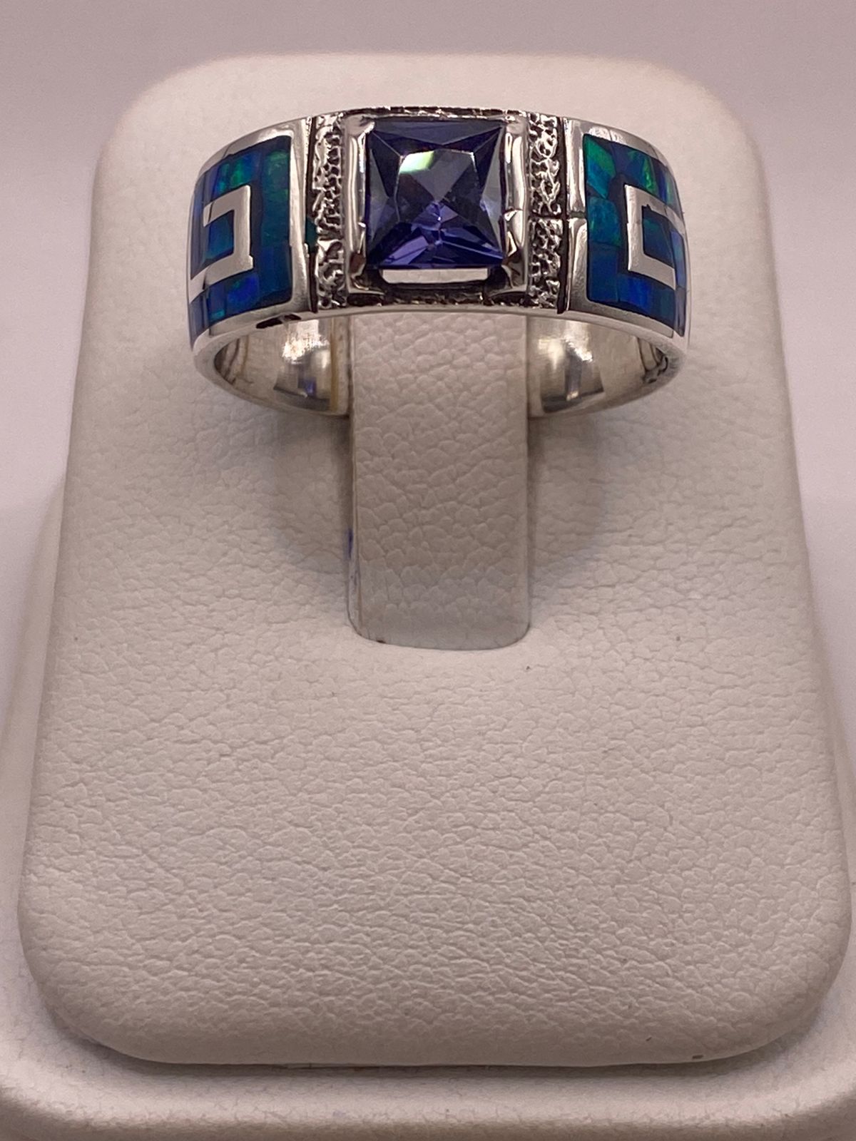 Anillo Greca Imperial de Plata 950 con Ópalo de Fuego y Zirconia, vista frontal