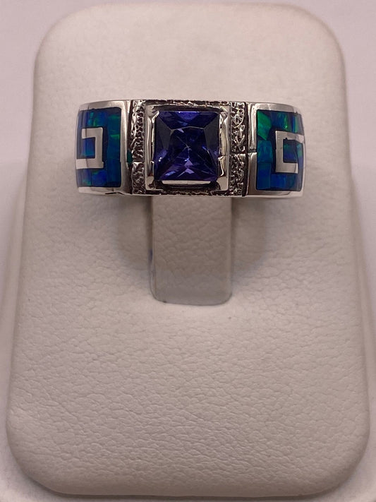 Anillo Greca Imperial de Plata 950 con Ópalo de Fuego y Zirconia en báscula mostrando peso
