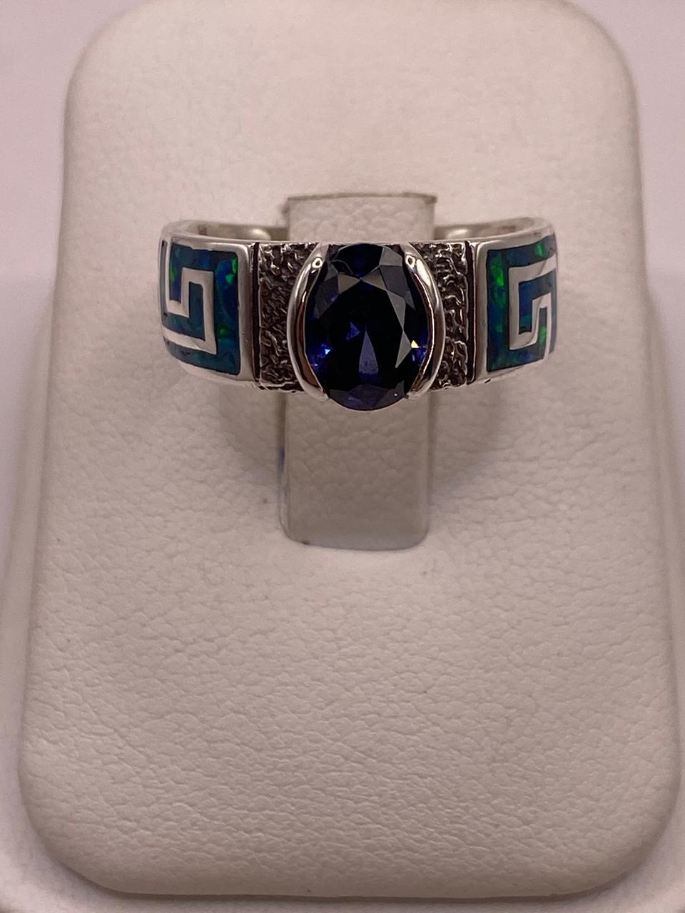 Anillo de Greca con Ópalo de Fuego y Zirconia en Plata .950 en báscula mostrando peso