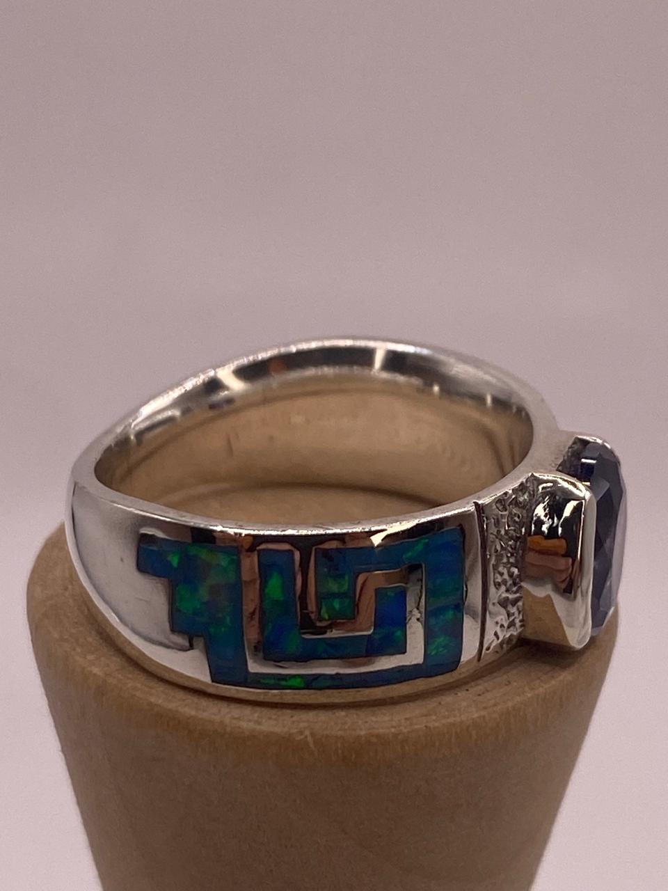 Anillo de Greca con Ópalo de Fuego y Zirconia en Plata .950, vista lateral