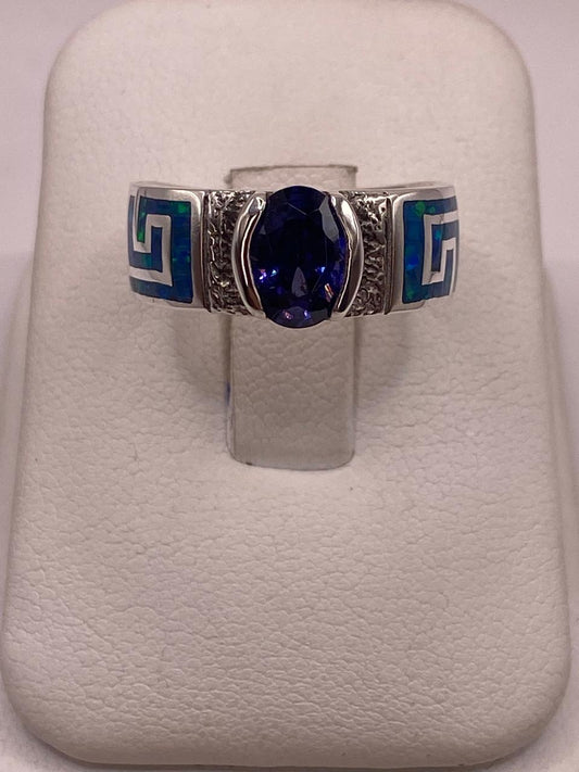 Anillo de Greca con Ópalo de Fuego y Circonia en Plata .950 en báscula mostrando peso