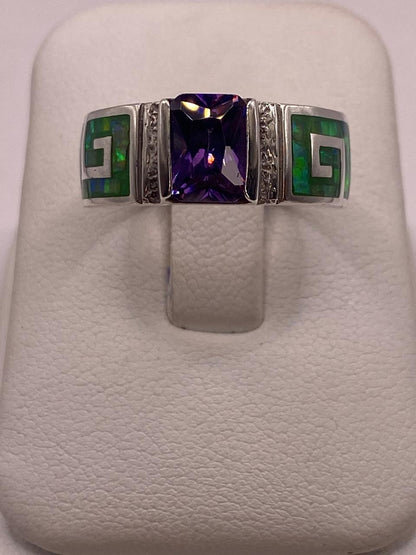 Anillo de Greca con Ópalo de Fuego y Zirconia en Plata .950 en báscula mostrando peso