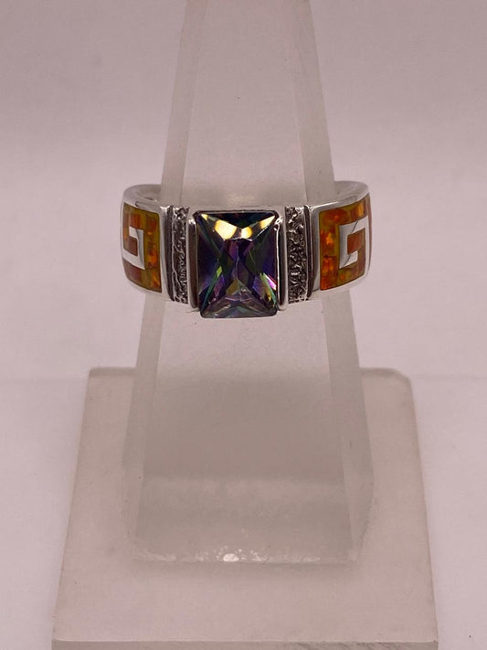 Anillo Greca de Plata 950 con Ópalo de Fuego y Zirconia en báscula mostrando peso