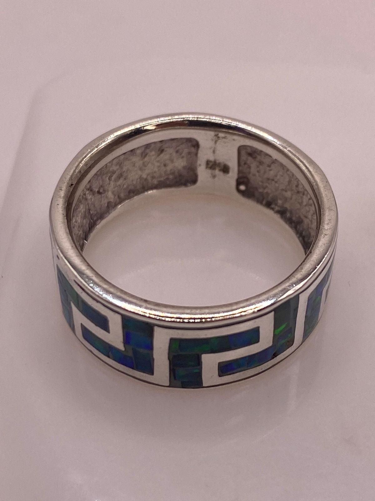 Anillo Greca de Plata 950 con Ópalo de Fuego, sello de autenticidad Plata Ley .925