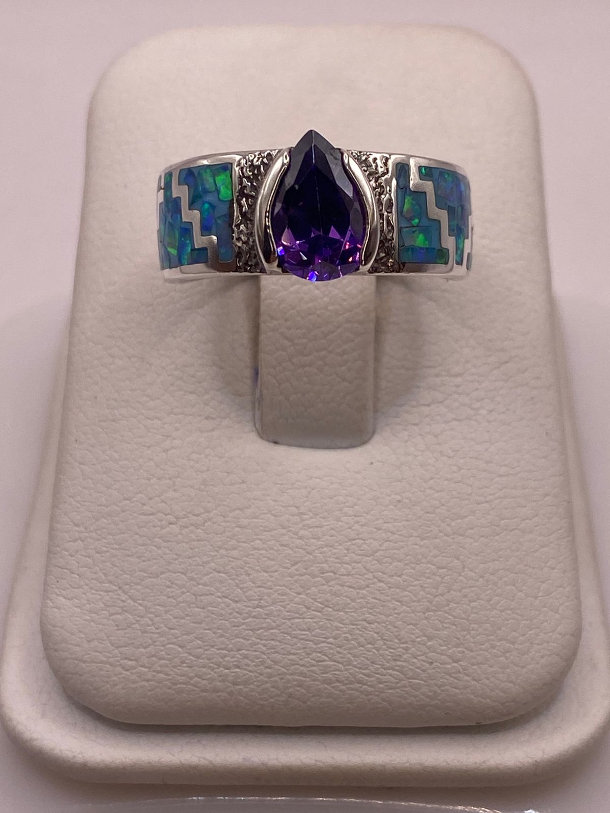 Anillo Greca de Plata 950 con Ópalo de Fuego y Zirconia — ángulo diagonal