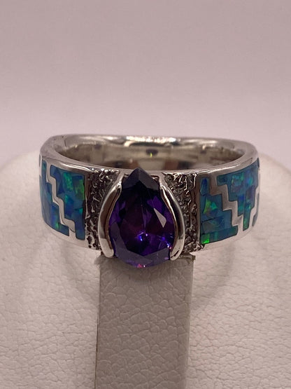 Anillo Greca de Plata 950 con Ópalo de Fuego y Zirconia, vista de detalle