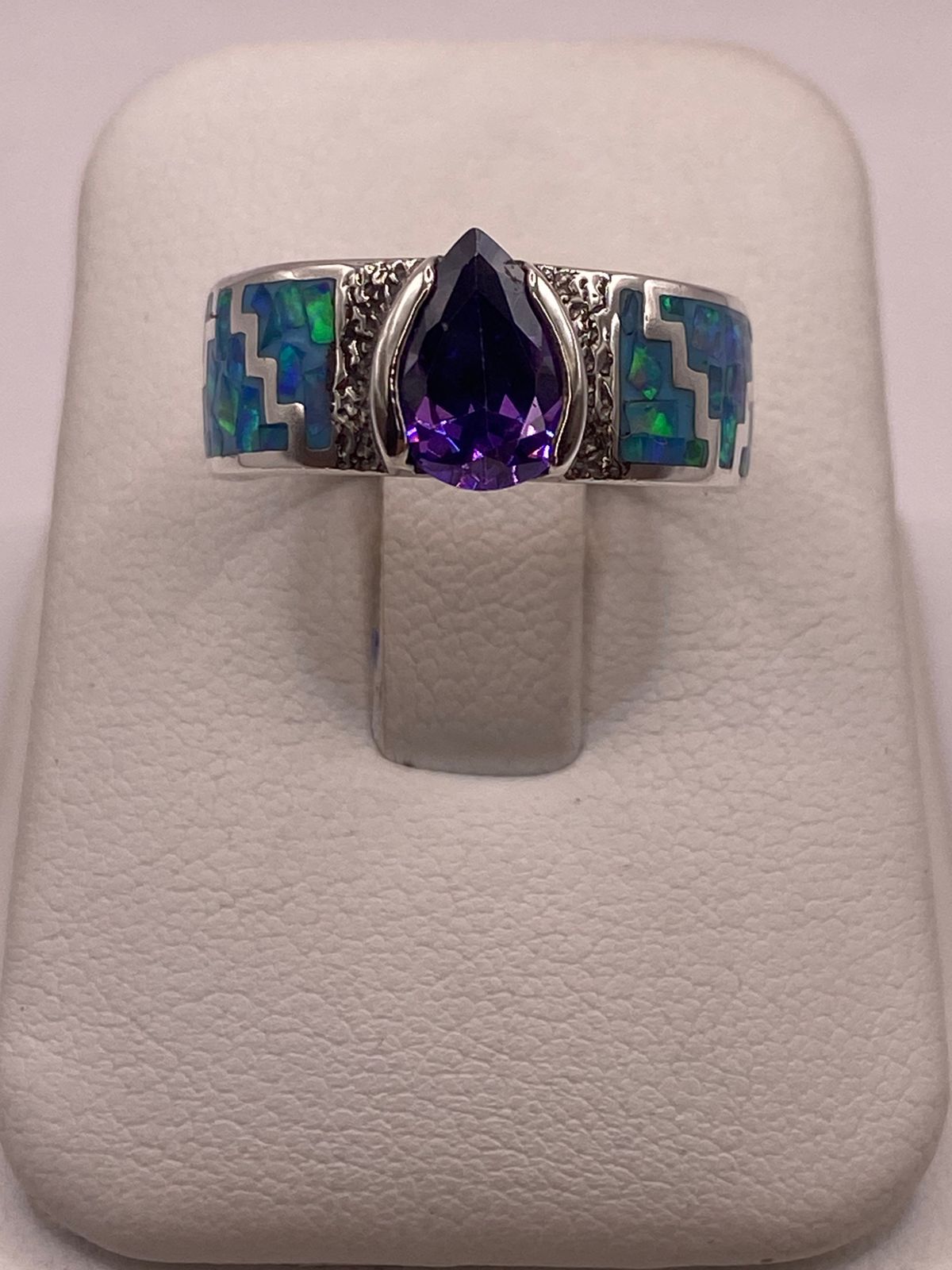 Anillo Greca de Plata 950 con Ópalo de Fuego y Zirconia, vista lateral