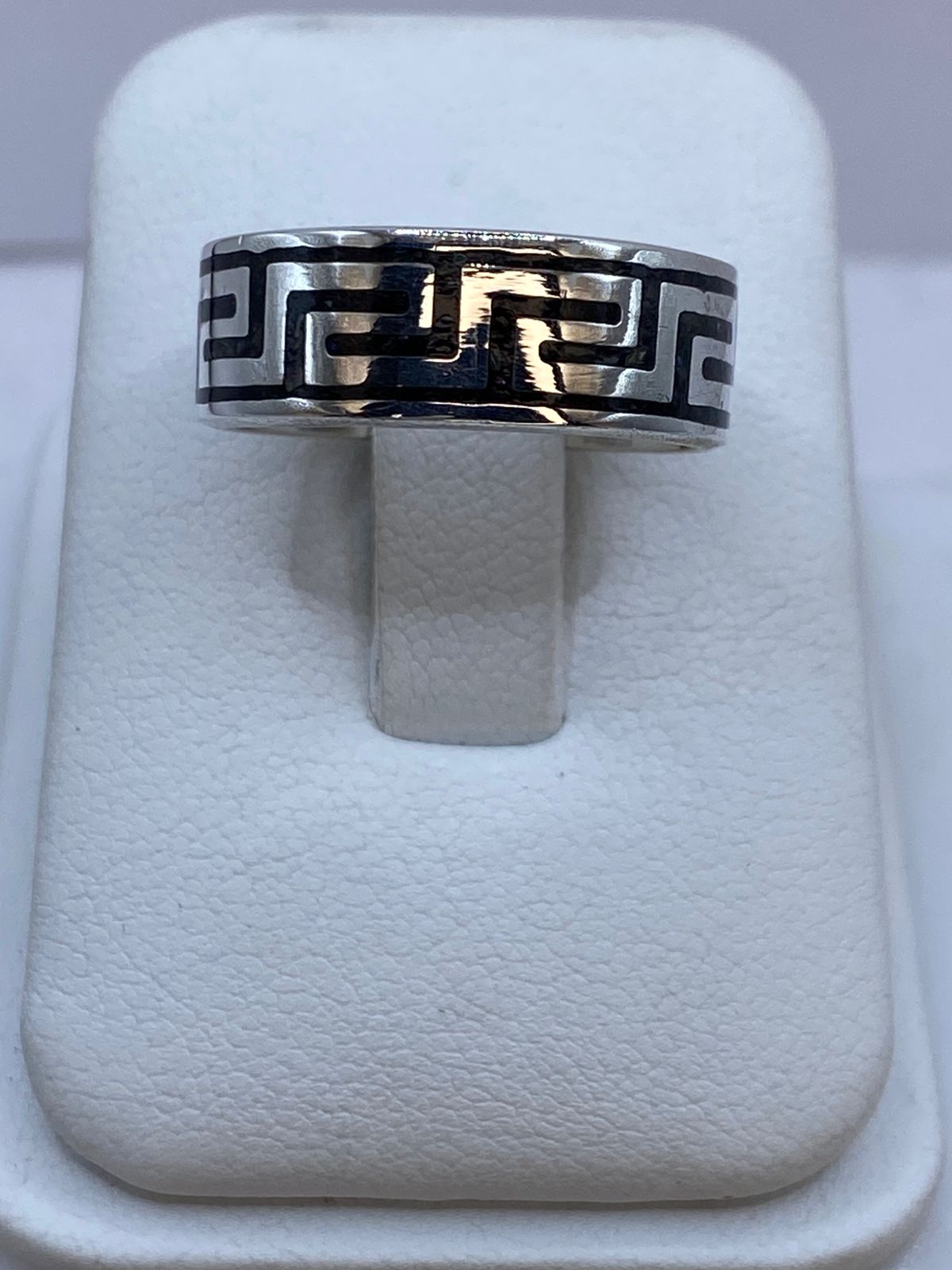 Anillo Greca Tipo Laberinto de Plata .925 con Obsidiana Negra, vista frontal