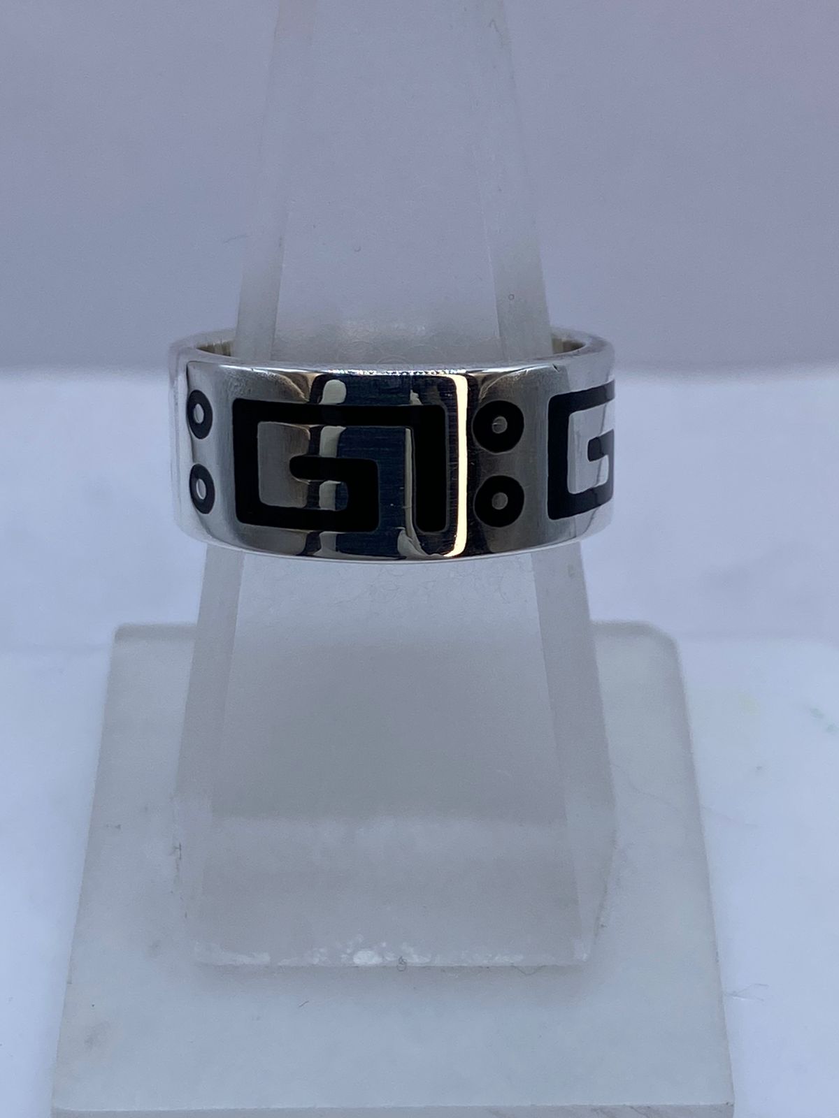Anillo Greca Ancestral Calado en Plata .925 con Obsidiana, vista lateral