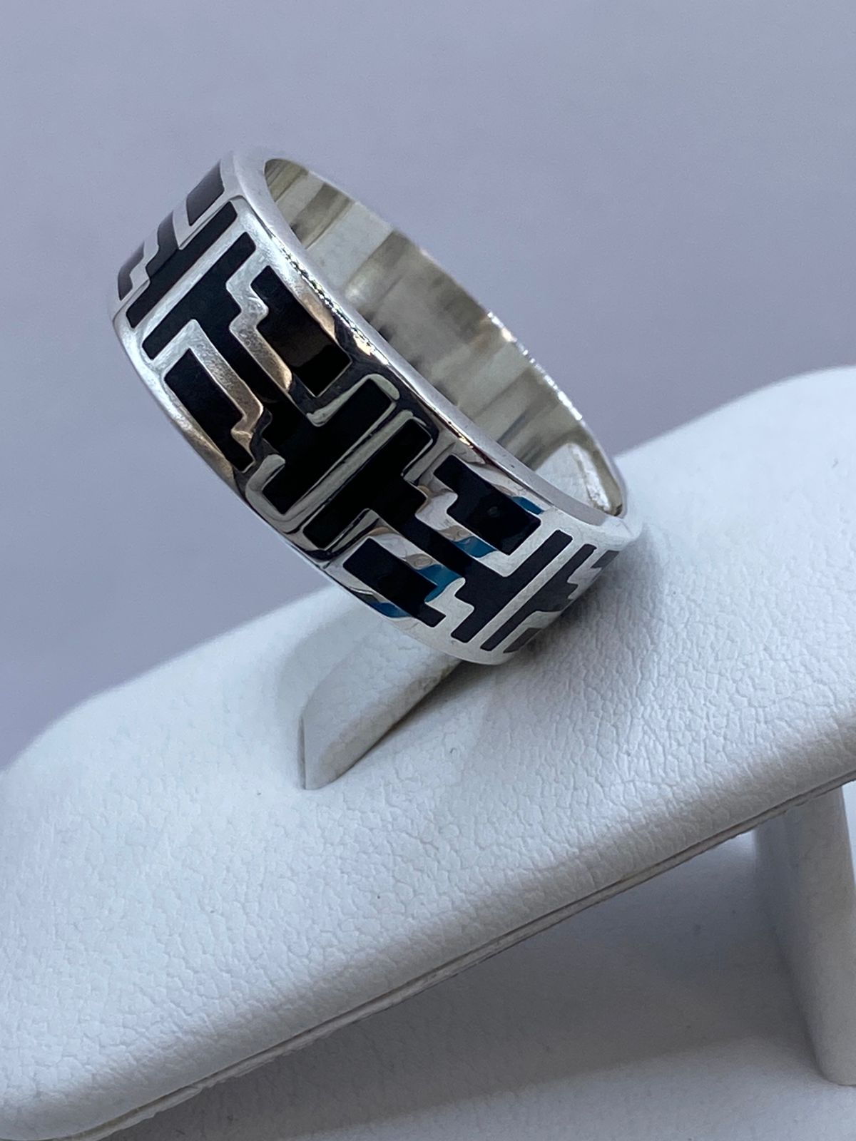 Anillo Greca Ancestral en Plata .925 con Obsidiana, vista lateral