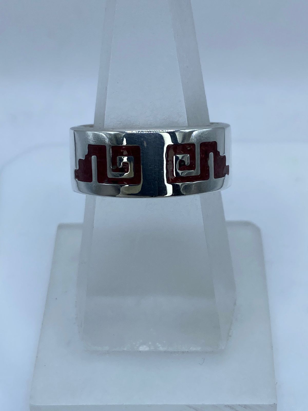 Anillo Greca Ancestral en Plata .925 con Coral Rojo — vista lateral