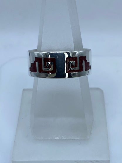 Anillo Greca Ancestral en Plata .925 con Coral Rojo — vista lateral
