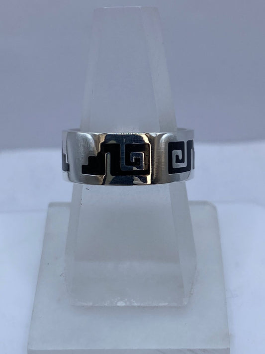 Anillo Greca Calado en Plata .925 con Obsidiana — ángulo diagonal