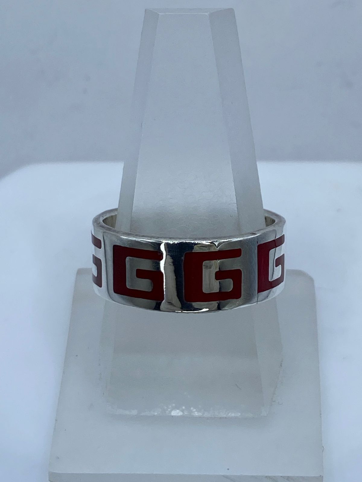 Anillo Greca Clásica en Plata .925 con Coral Rojo, vista frontal