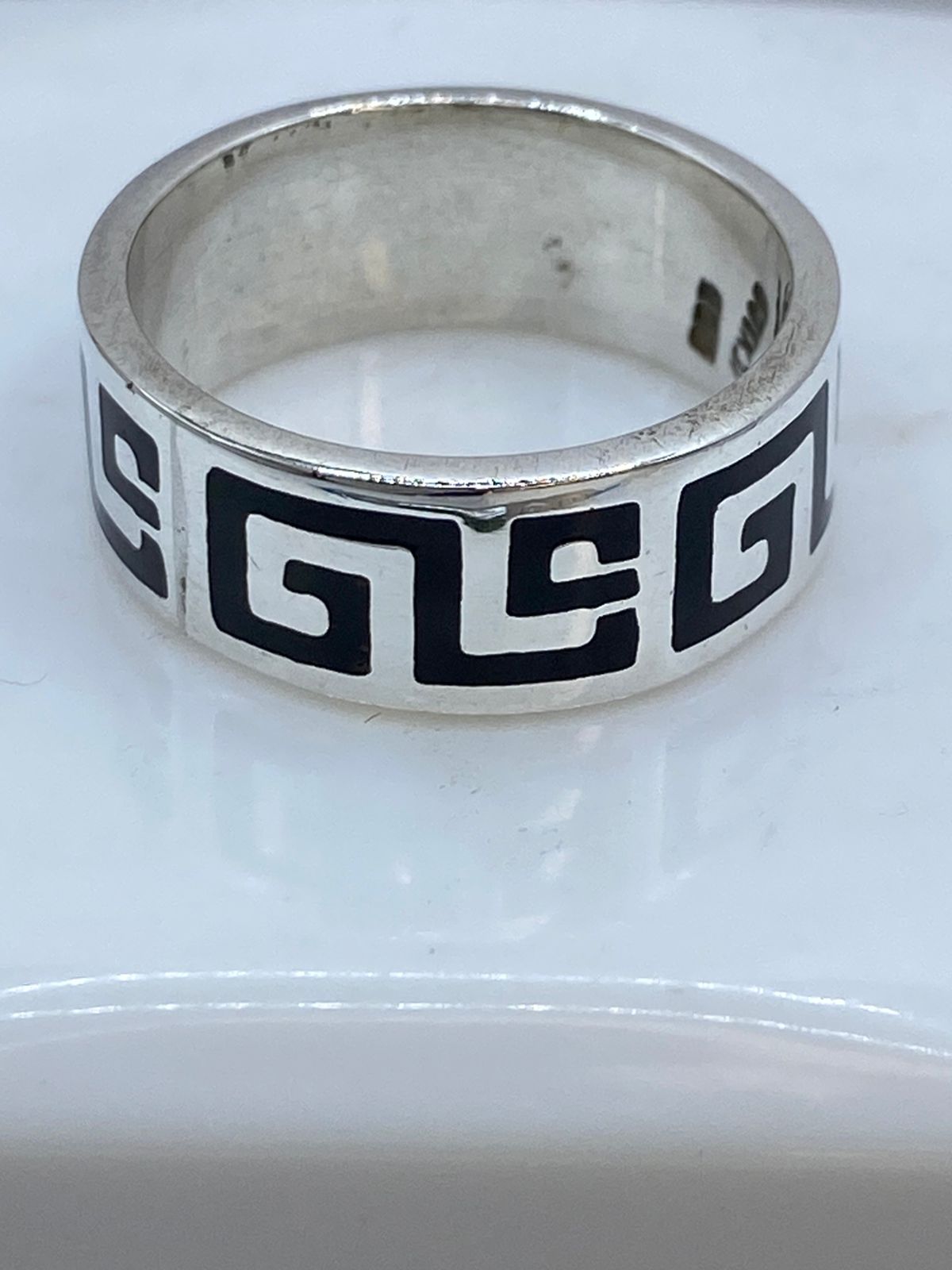 Anillo Greca Clásica en Plata .925 con Obsidiana, sello de autenticidad Plata Ley .925