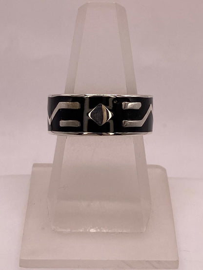 Anillo Greca Contemporánea en Plata .925 – Diseño Geométrico — vista lateral