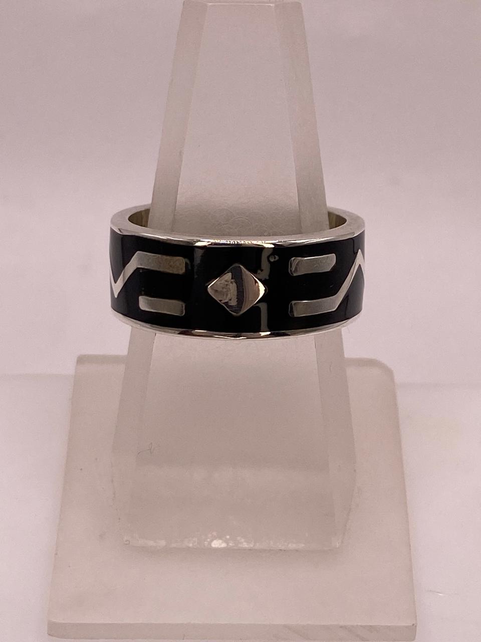 Anillo Greca Contemporánea en Plata .925 – Diseño Geométrico, vista lateral
