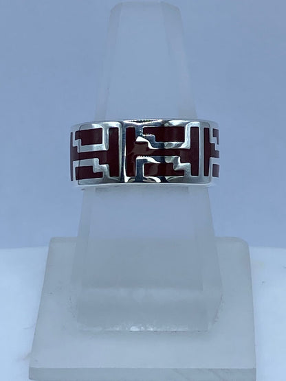 Anillo Greca Escalonada en Plata .925 con Coral Rojo — vista lateral