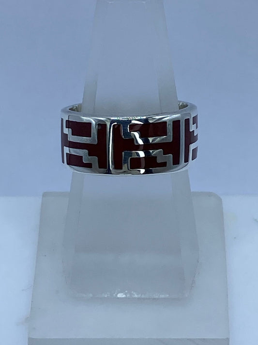 Anillo Greca Escalonada en Plata .925 con Coral Rojo — vista lateral