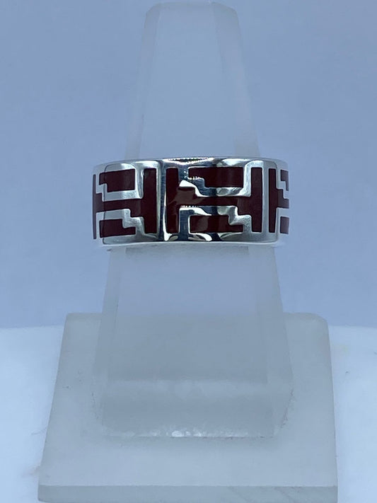 Anillo Greca Escalonada en Plata .925 con Coral Rojo — vista lateral