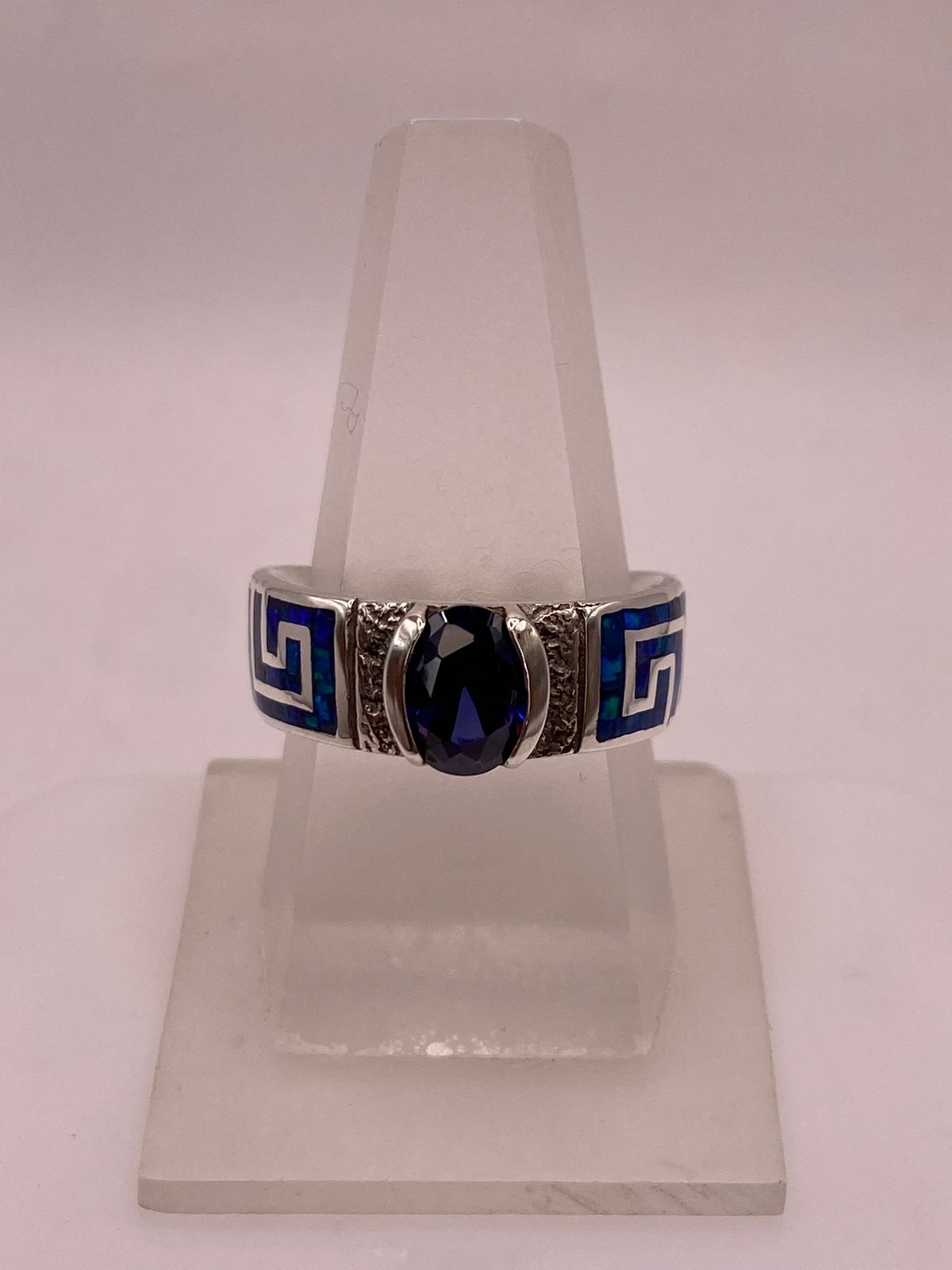 Anillo con Greca Geométrica, Ópalo de Fuego y Zirconia en Plata .950, vista lateral