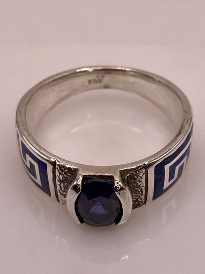 Anillo con Greca Geométrica, Ópalo de Fuego y Zirconia en Plata .950, sello de autenticidad Plata Ley .925