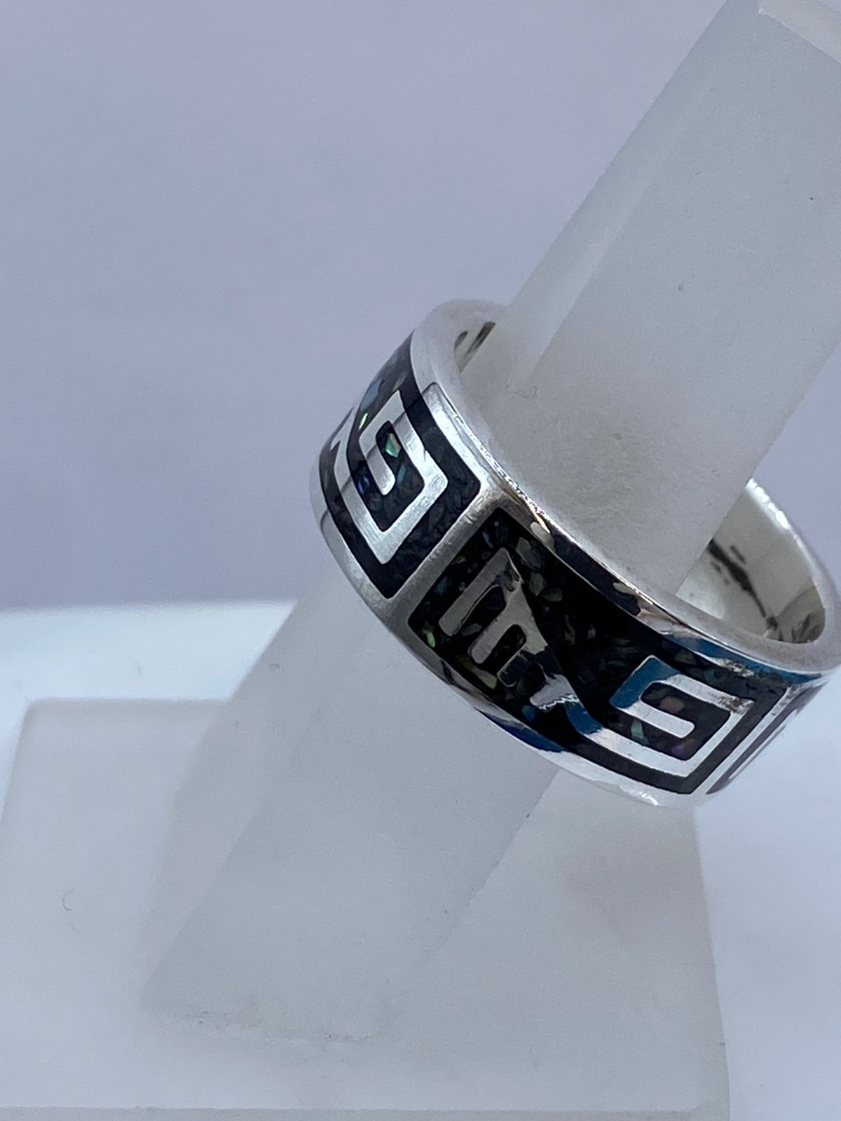 Anillo Greca Geométrica de Plata .925 con Obsidiana Negra, vista lateral