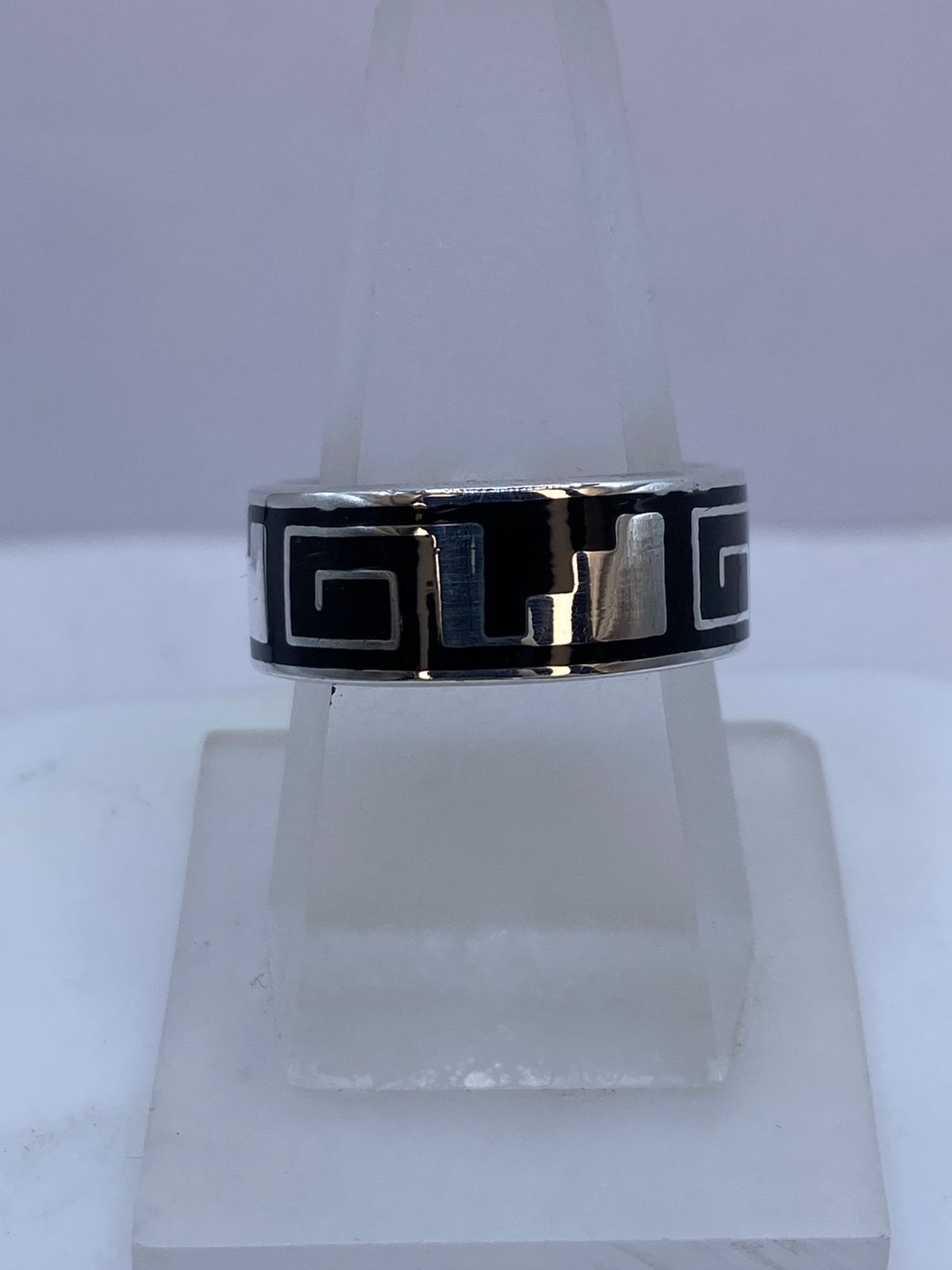 Anillo Greca Minimalista en Plata .925 con Obsidiana, vista frontal