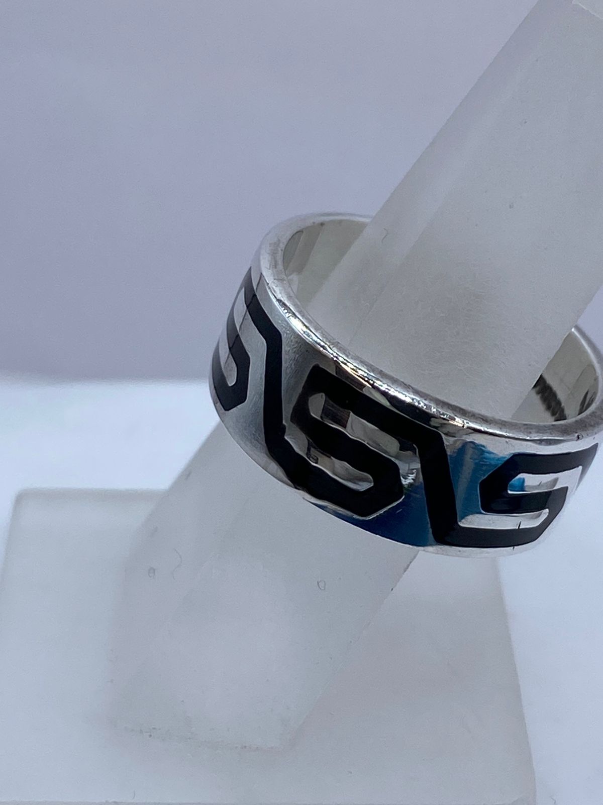 Anillo Greca Moderna en Plata .925 con Obsidiana, vista frontal