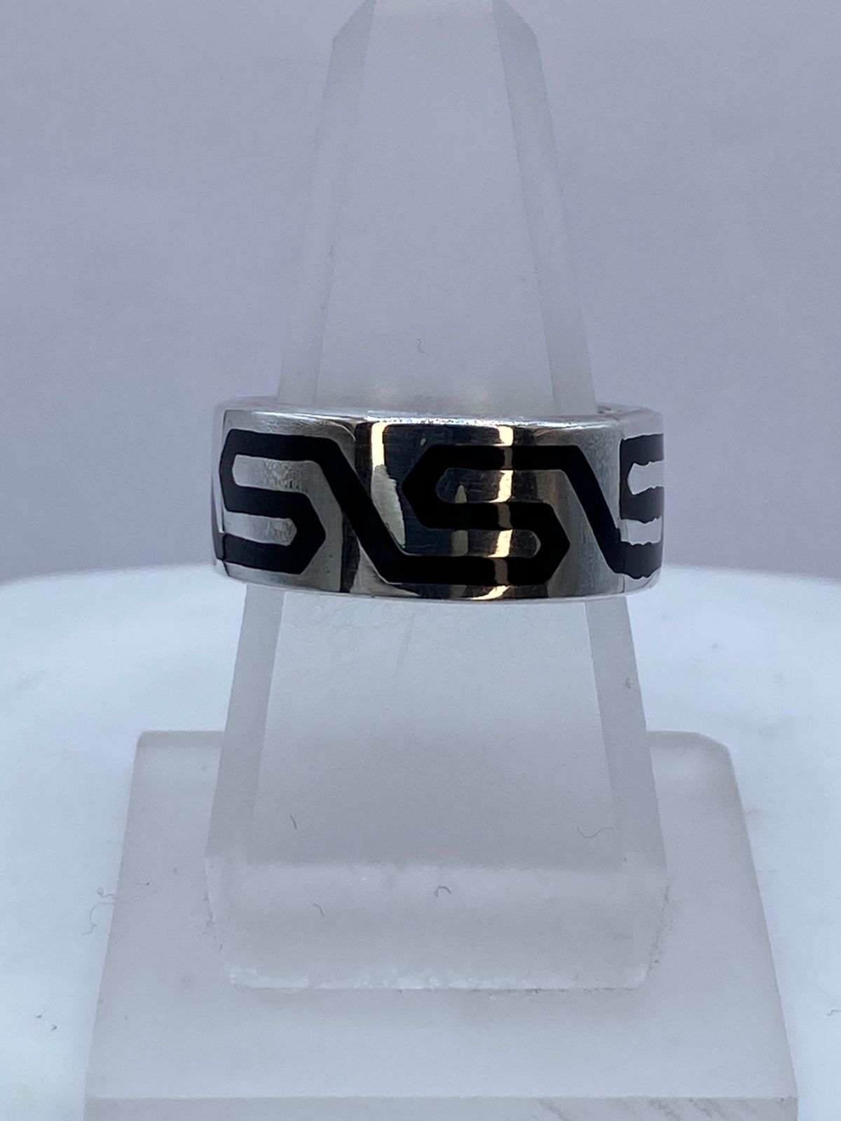 Anillo Greca Moderna en Plata .925 con Obsidiana — vista lateral