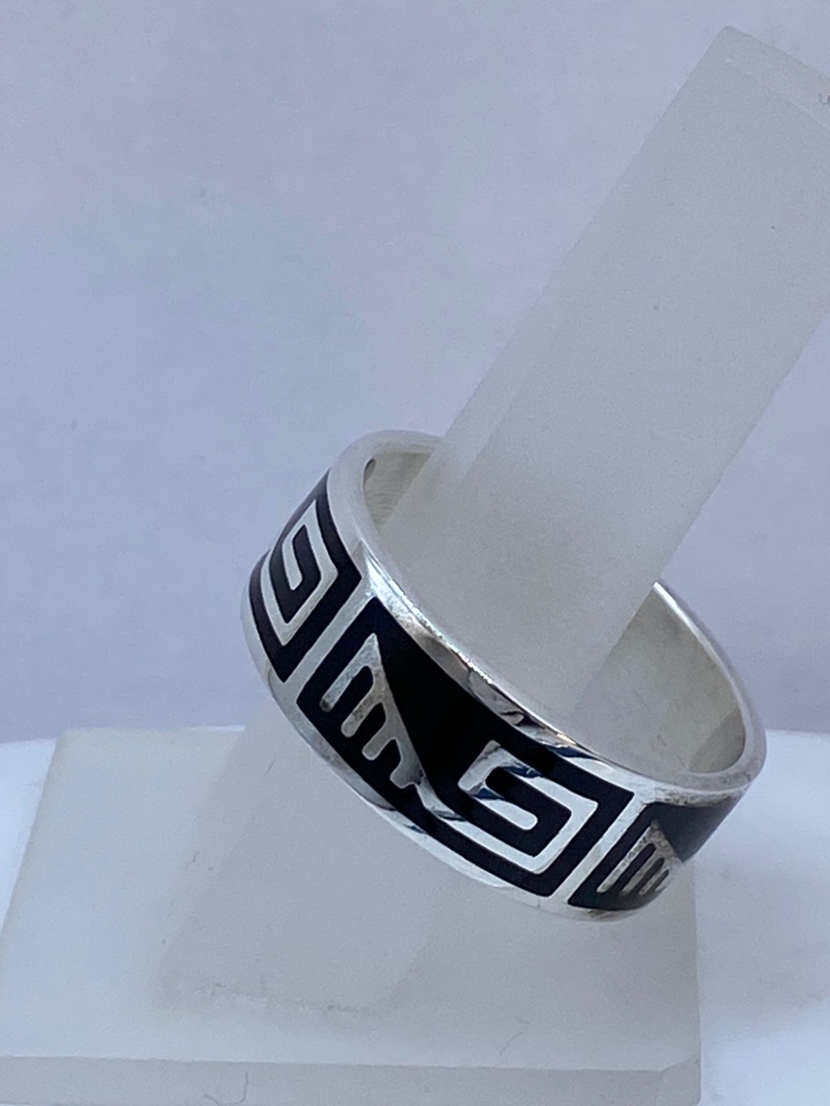 Anillo Greca Prehispánica de Plata .925, vista de detalle
