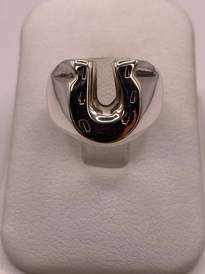 Anillo Herradura de Plata Ley .925 en báscula mostrando peso