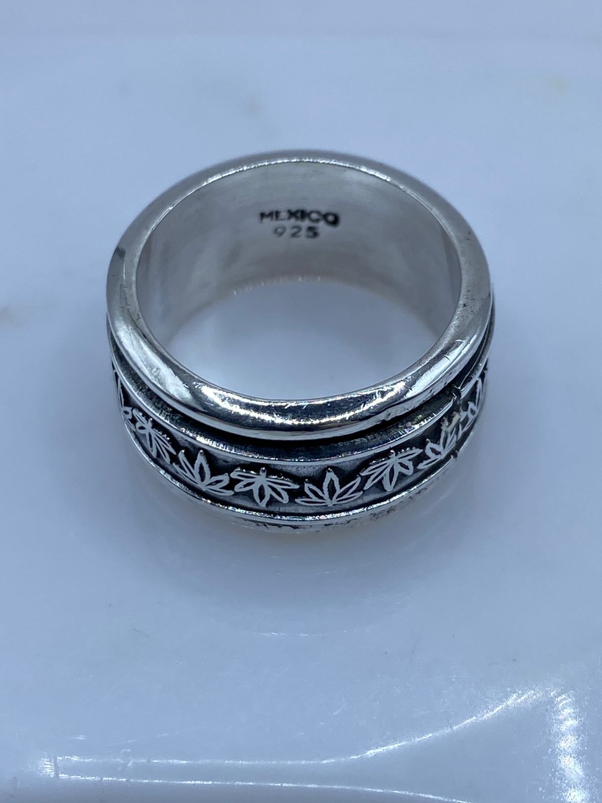 Anillo Hoja de Maple en Plata .925, sello de autenticidad Plata Ley .925