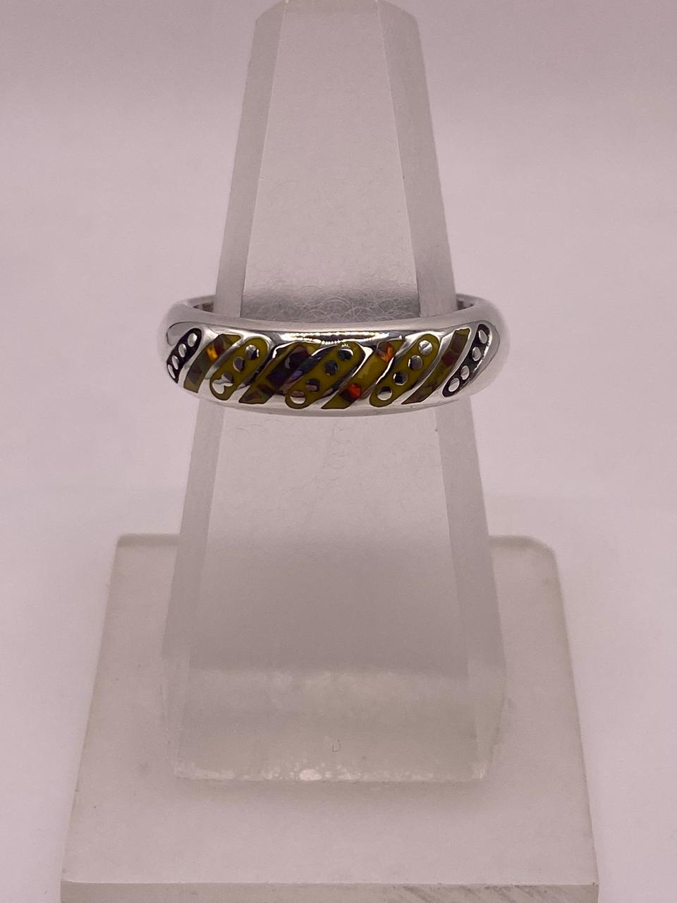 Anillo con Incrustación Diagonal de Plata 950 y Ópalo de Fuego, vista lateral