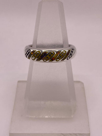 Anillo con Incrustación Diagonal de Plata 950 y Ópalo de Fuego, vista lateral