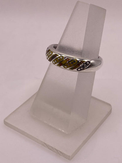 Anillo con Incrustación Diagonal de Plata 950 y Ópalo de Fuego, vista de detalle