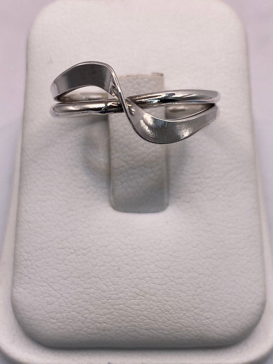 Anillo Infinito Moderno en Plata .925 — vista lateral