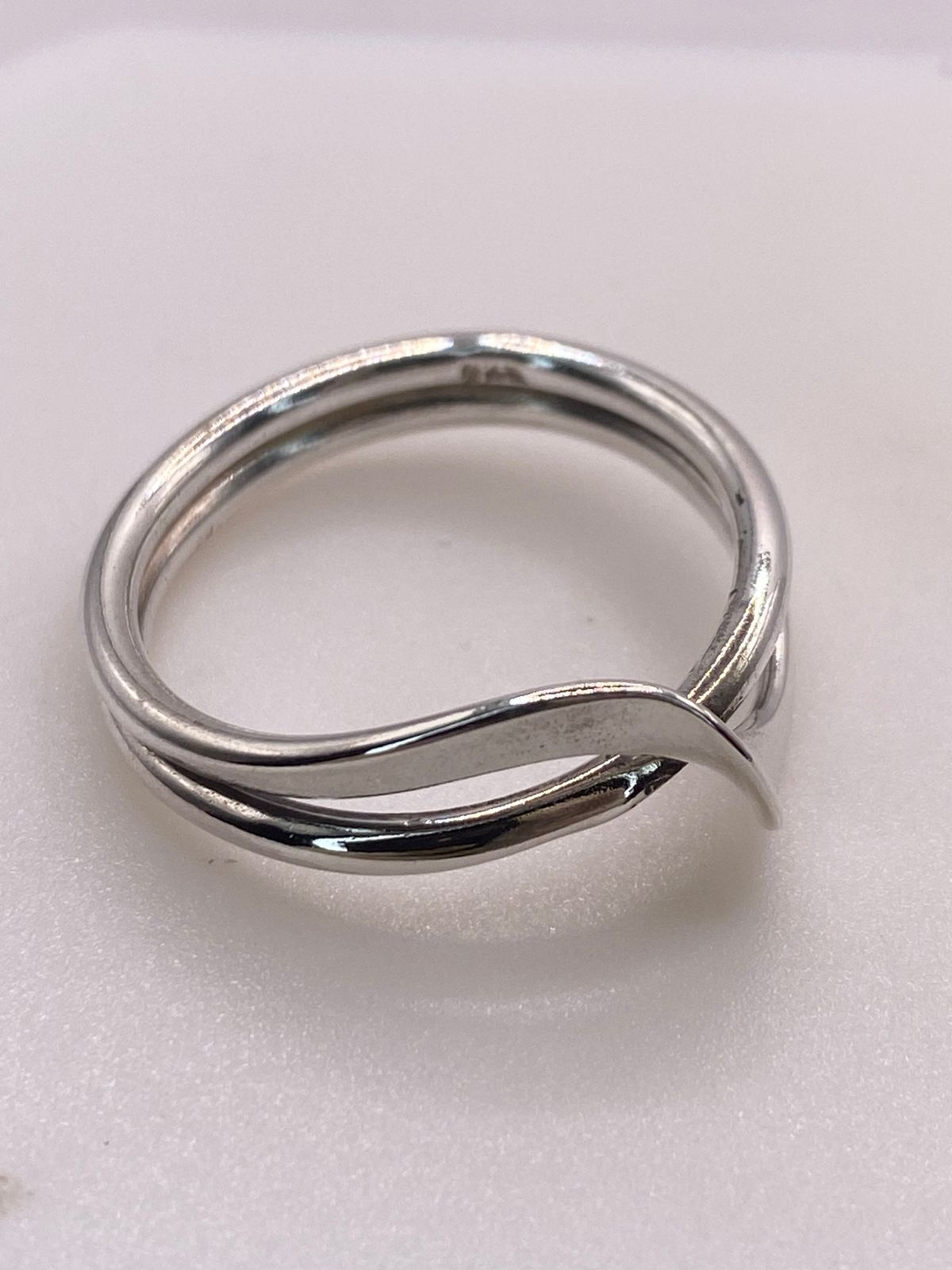 Anillo Infinito Moderno en Plata .925, sello de autenticidad Plata Ley .925