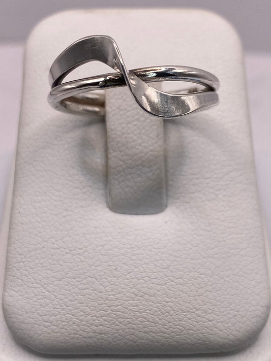 Anillo Infinito Moderno en Plata .925 — vista lateral