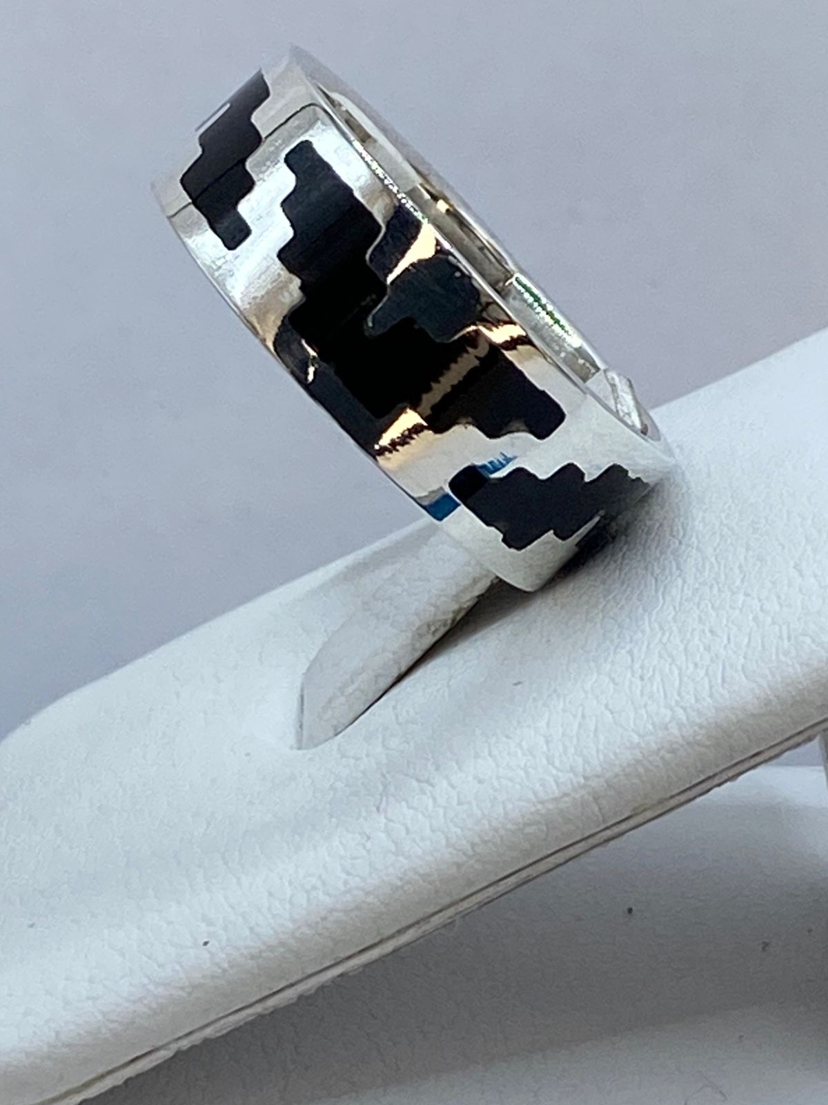 Anillo Inspirado en Pirámide de Plata .925, vista frontal