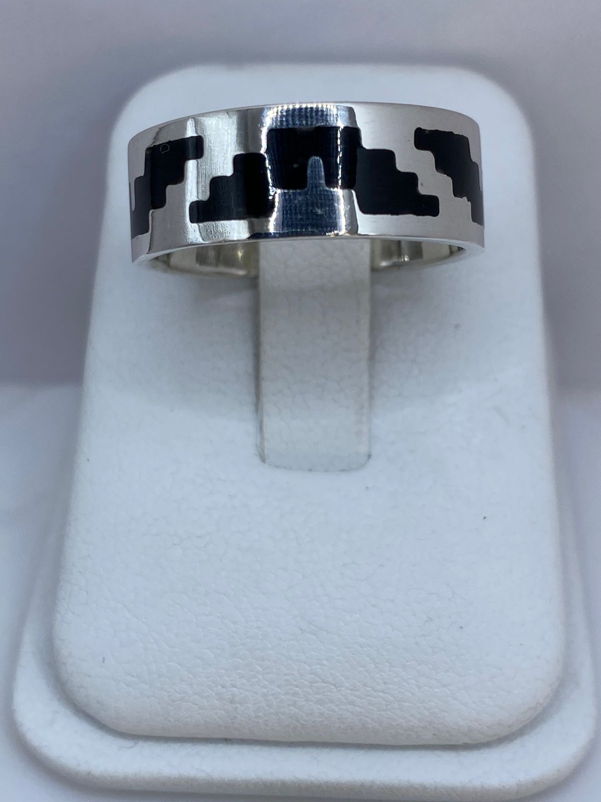 Anillo Inspirado en Pirámide de Plata .925, vista de detalle