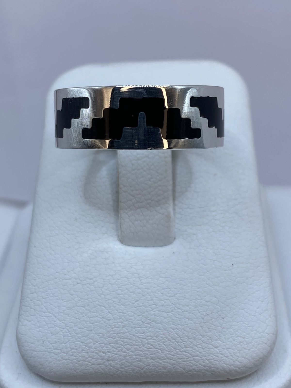 Anillo Inspirado en Pirámide de Plata .925 — ángulo diagonal