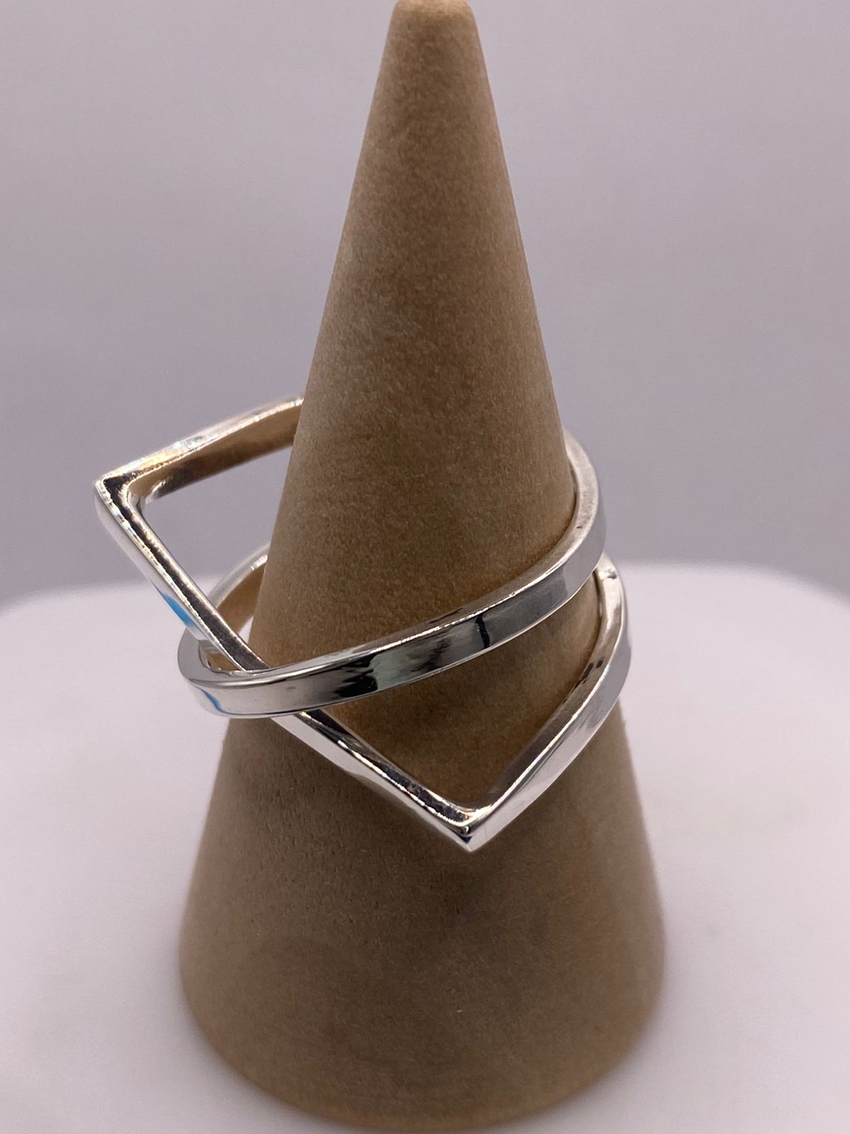 Anillo Líneas Entrelazadas en Plata .925, vista frontal