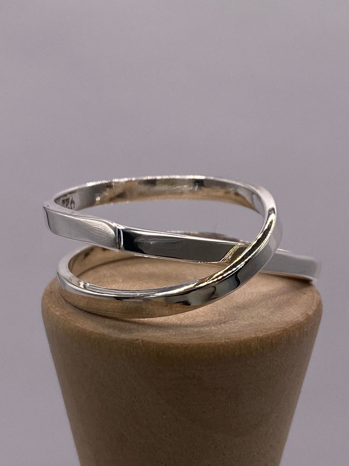 Anillo Líneas Entrelazadas en Plata .925, vista superior